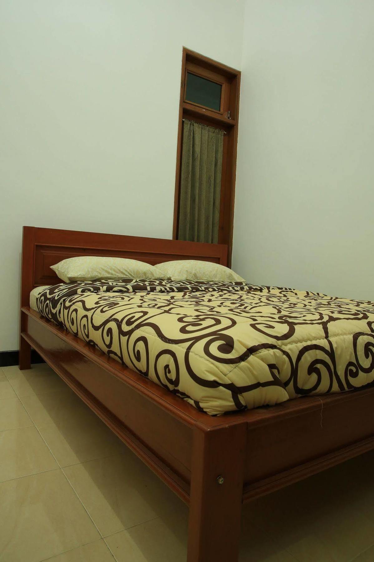 Puri Kusuma Guest House Selemadeg Exteriör bild