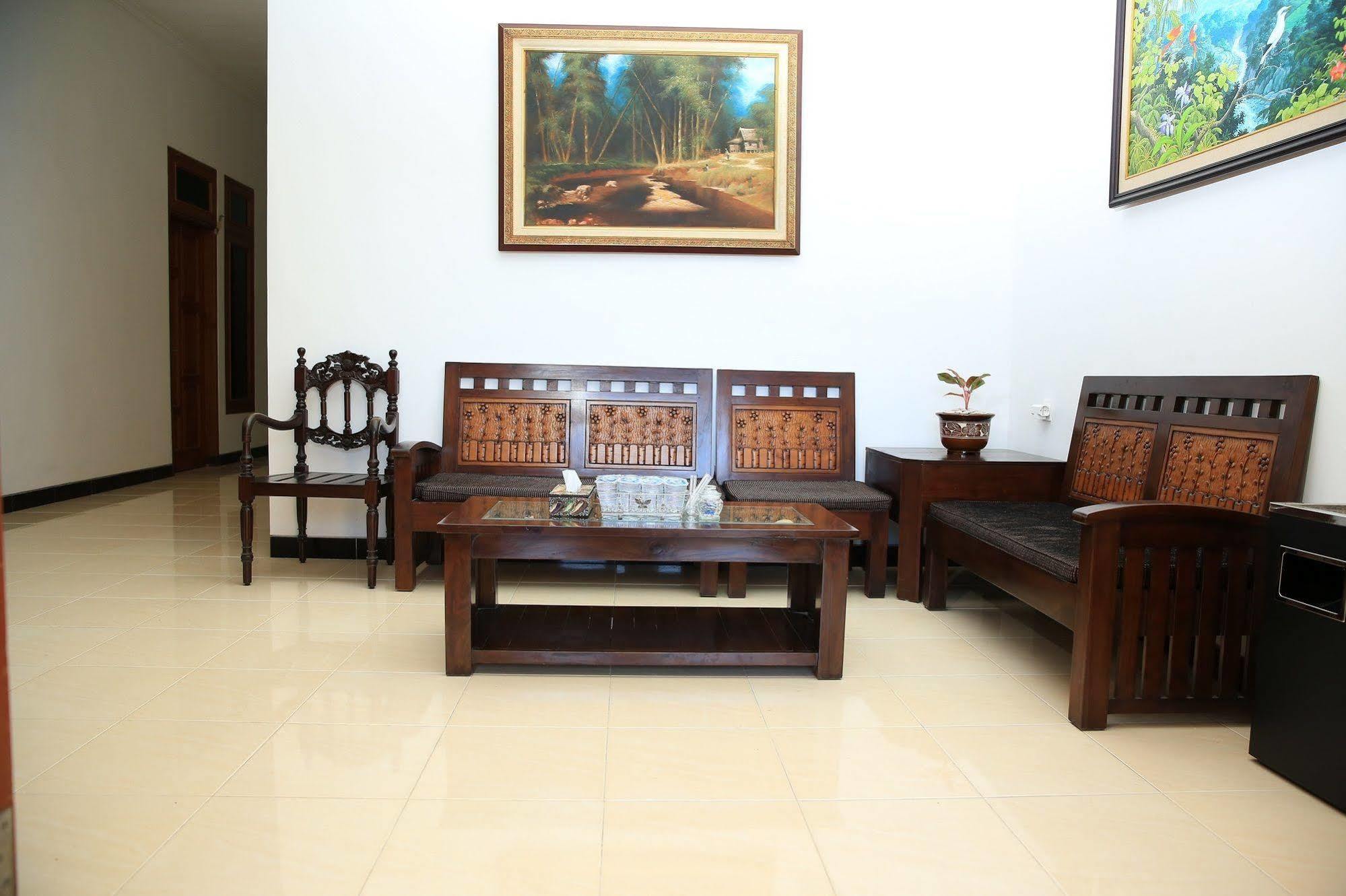 Puri Kusuma Guest House Selemadeg Exteriör bild