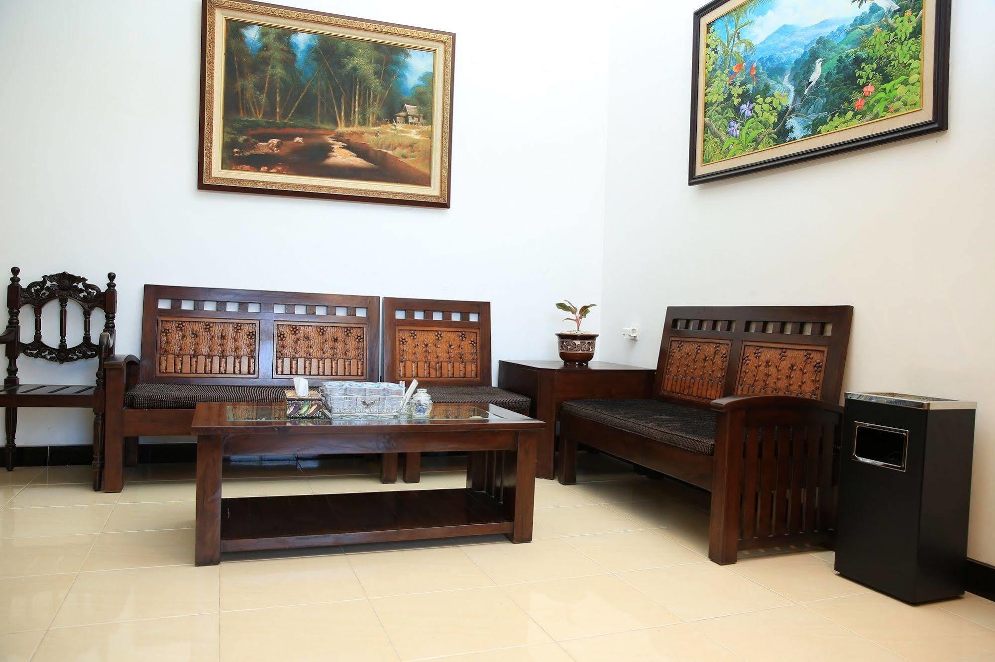 Puri Kusuma Guest House Selemadeg Exteriör bild
